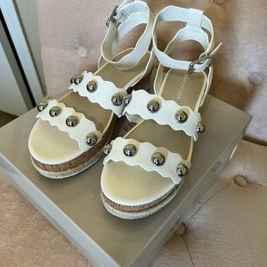 Marc Fisher white Faythe sandals women’s 7.5